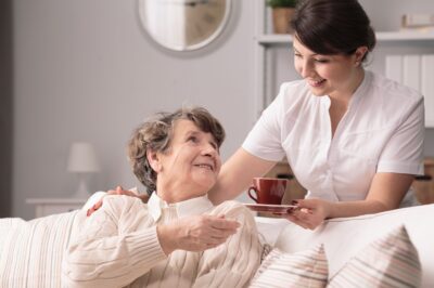 Personne âgée aidée à domicile